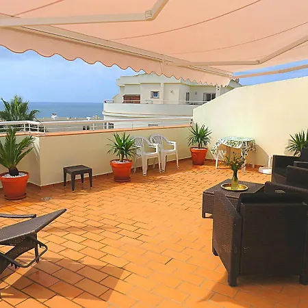 Top Floor Apartment With Large Terrace And Sea View - Winter Lets *